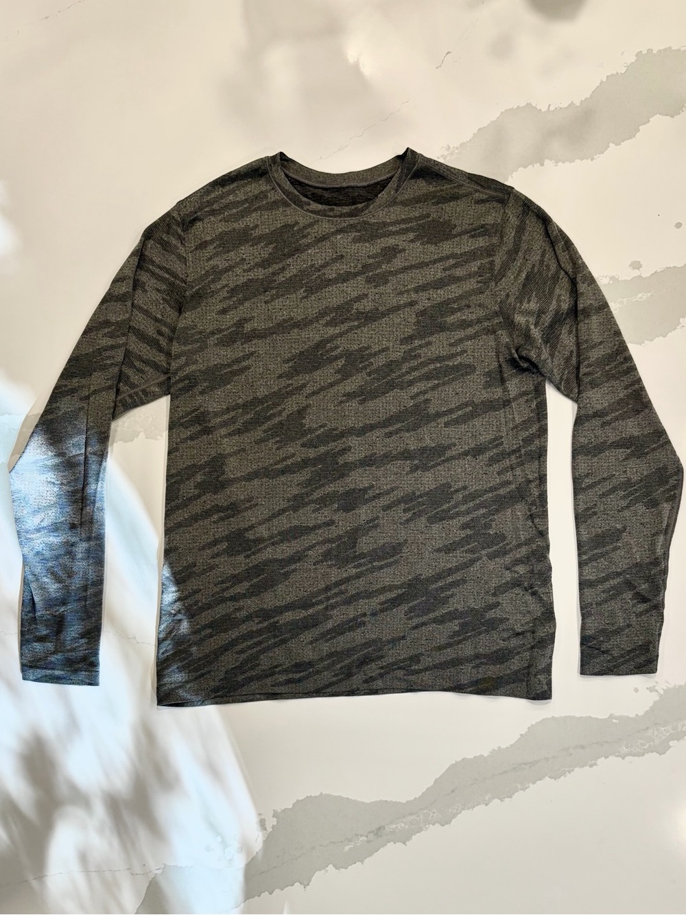 Lululemon Long-Sleeve shirt in Charcoal Gray Camo